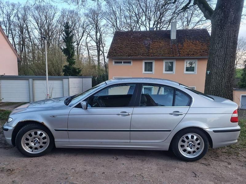 Gebraucht BMW 320 Lifestyle 170 PS (125 kW) 2003 Silber Limousine