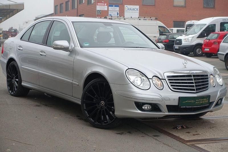 Gebraucht Mercedes E220 170 PS (125 kW) 2007 Iridiumsilber Limousine
