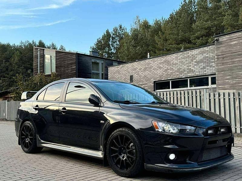 Schwarz Gebraucht 2011 Mitsubishi Lancer Limousine | 27.000 € (Etwas zu teuer) - Bild 1/4