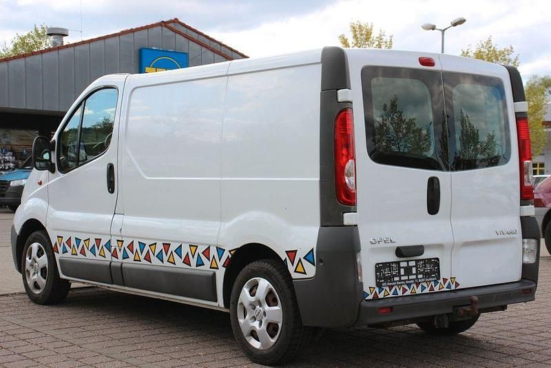 Usata Opel Vivaro 90 CV (66 kW) 2011 Bianco Monovolume