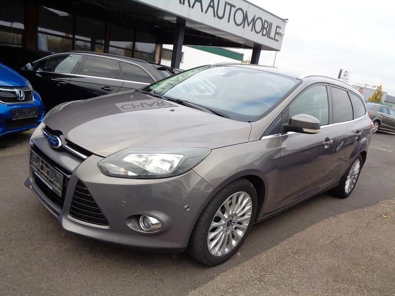 Braun Gebraucht 2011 Ford Focus Titanium Kombi | 3.399 € (Guter Preis) - Bild 1/4