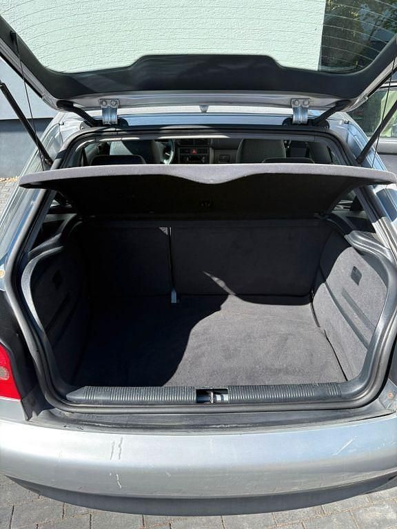 Usata Audi A3 Ambition 101 CV (74 kW) 2000 Argento Utilitaria