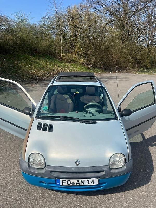 Second-hand Renault Twingo 58 CP (42 kW) 2002 Argintiu Hatchback