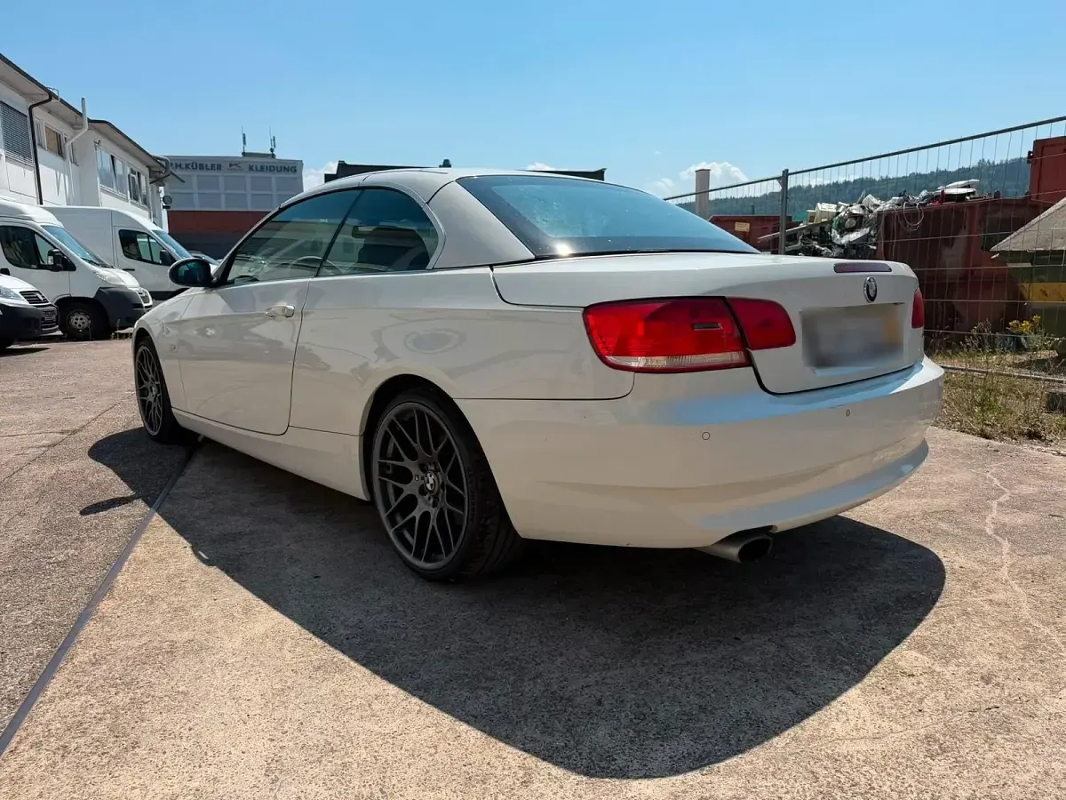 Gebraucht BMW 320 Cabriolet 170 PS (125 kW) 2008 Weiß Cabrio