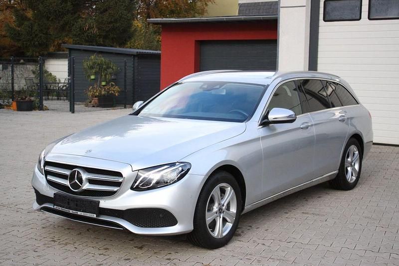 Silber Gebraucht 2018 Mercedes E220 Kombi | 27.900 € (Guter Preis) - Bild 1/4