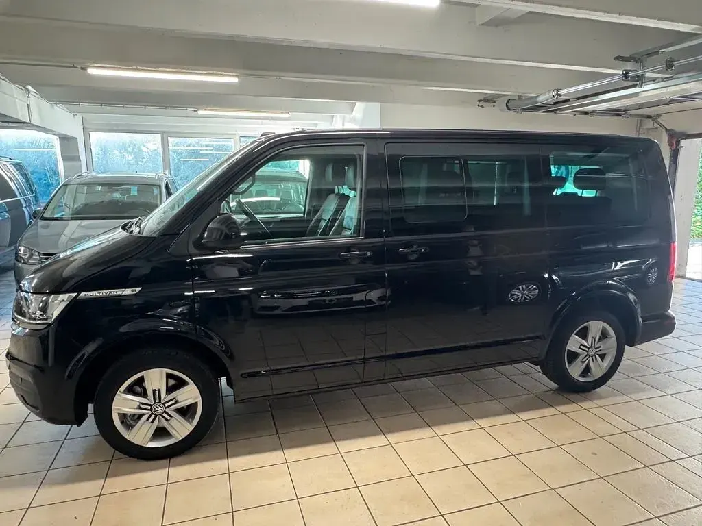 Gebraucht VW Multivan Comfortline 150 PS (110 kW) 2021 Deep black perleffekt Van / Kleinbus