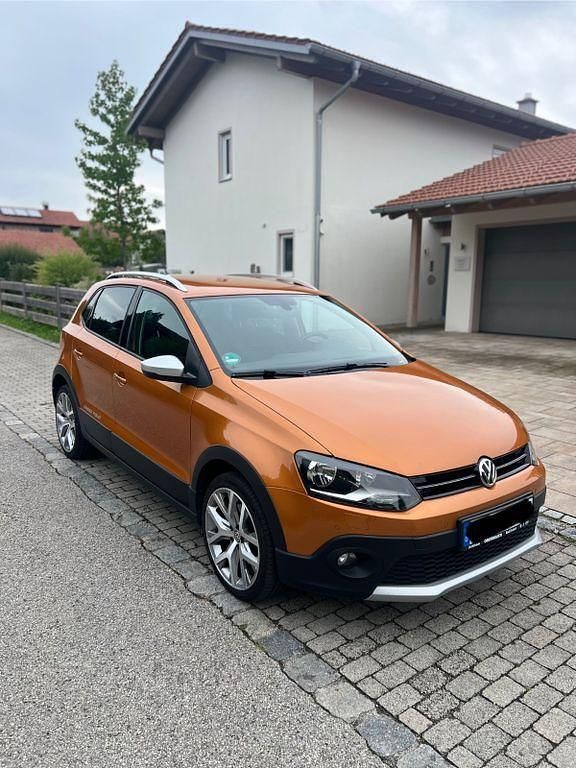 Orange Gebraucht 2015 VW Polo Cross Kleinwagen | 9.999 € (Etwas zu teuer) - Bild 1/4