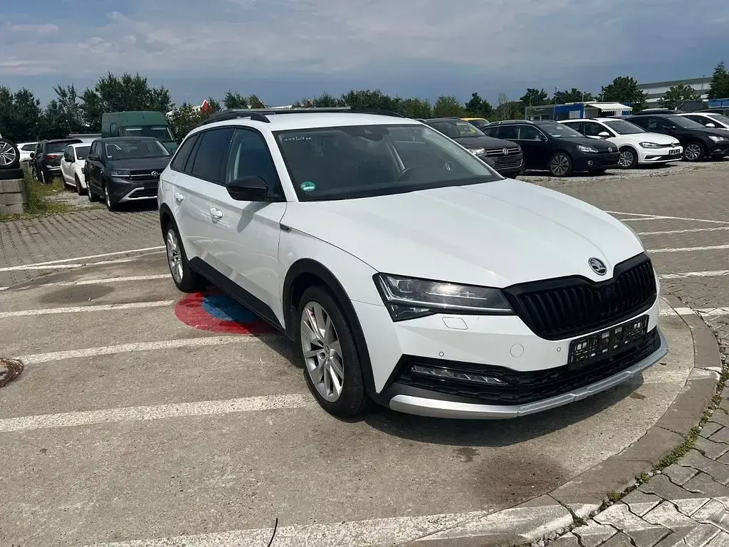 Gebraucht Skoda Superb Scout 4x4 200 PS (147 kW) 2023 Weiß Kombi