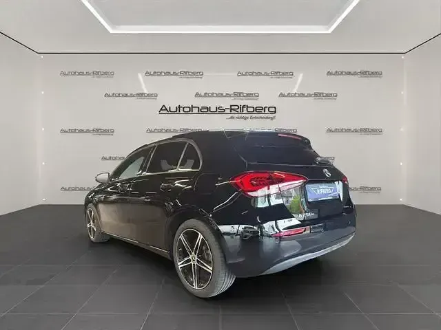 Gebraucht Mercedes A250 218 PS (160 kW) 2021 Nachtschwarz  unilack Limousine