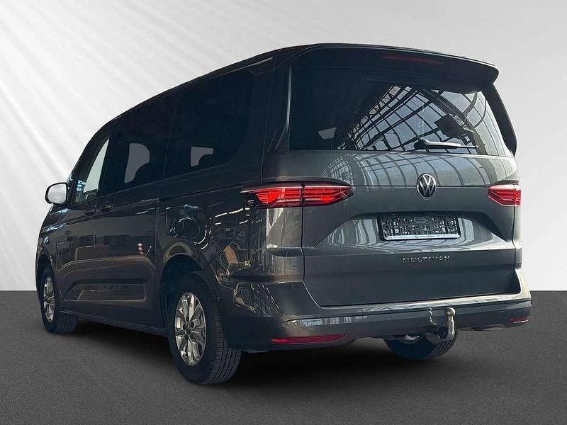 Gebraucht VW Multivan Life 136 PS (100 kW) 2024 Grau Van