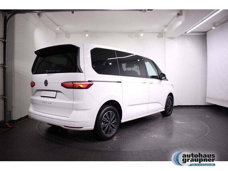 Gebraucht VW Multivan Life 136 PS (100 kW) 2024 Weiß Van / Kleinbus