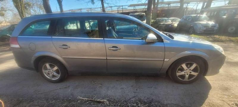 Gebraucht Opel Vectra Edition 150 PS (110 kW) 2006 Lichtsilber m2 Kombi