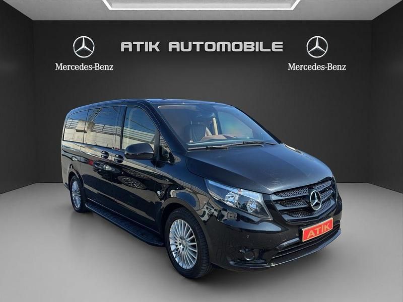Obsidianschwarz (metallic) Gebraucht 2017 Mercedes Vito Exclusive Kombi | 42.879 € - Bild 1/4