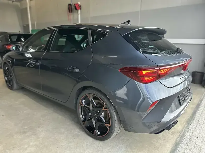 Gebraucht Cupra Leon VZ 300 PS (220 kW) 2025 Grau Limousine