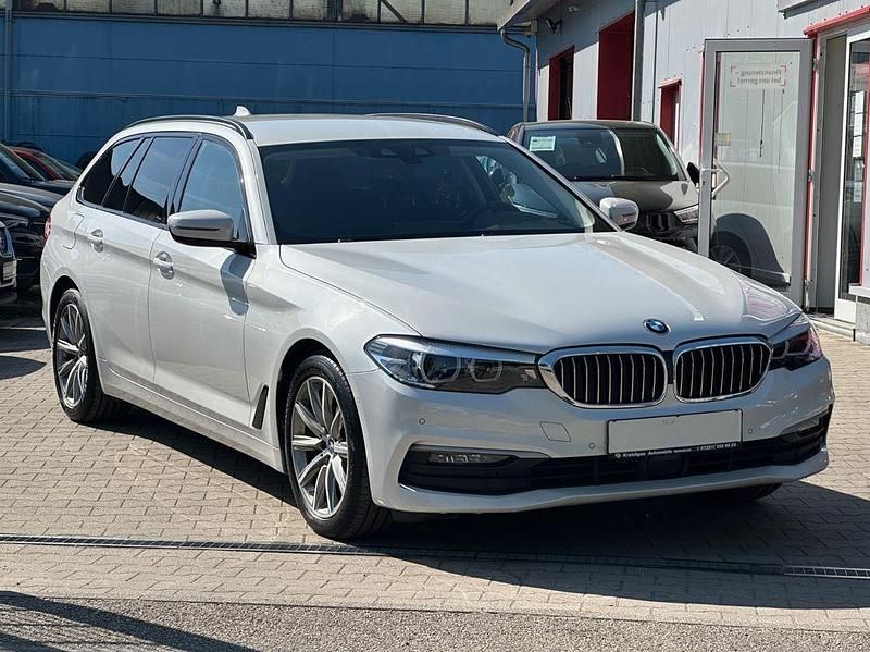 Weiß Gebraucht 2020 BMW 520 Performance Limousine | 22.995 € (Superpreis) - Bild 1/4
