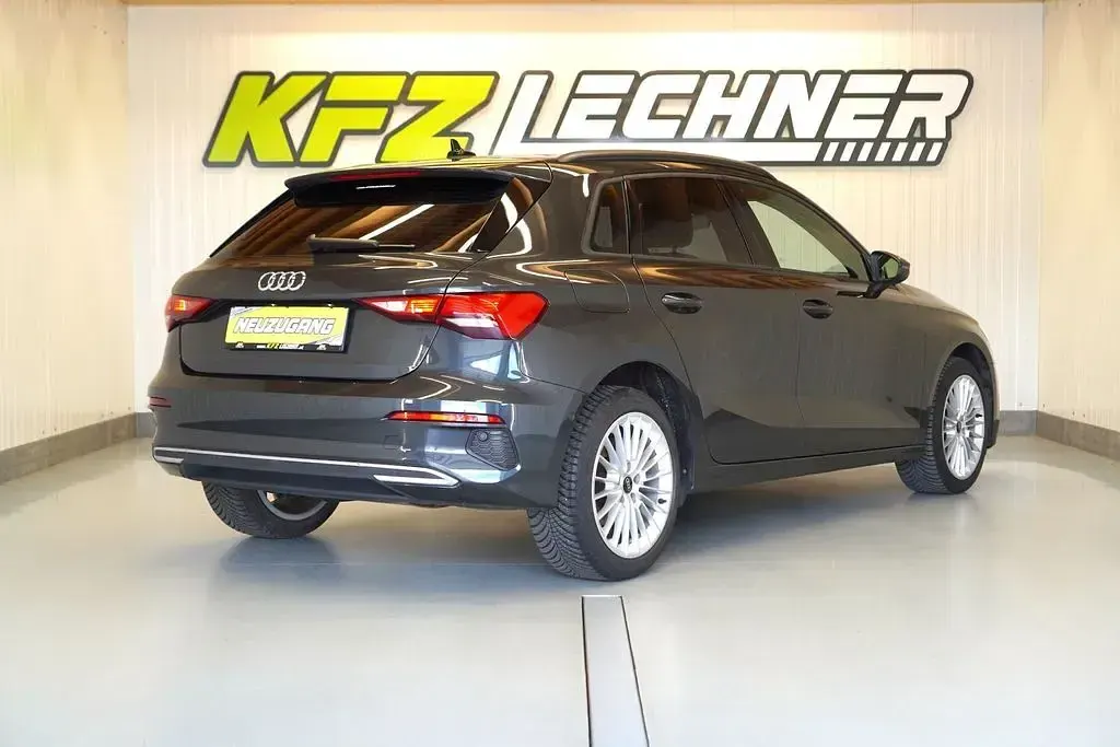 Gebraucht Audi A3 Advanced 116 PS (85 kW) 2022 Grau Limousine