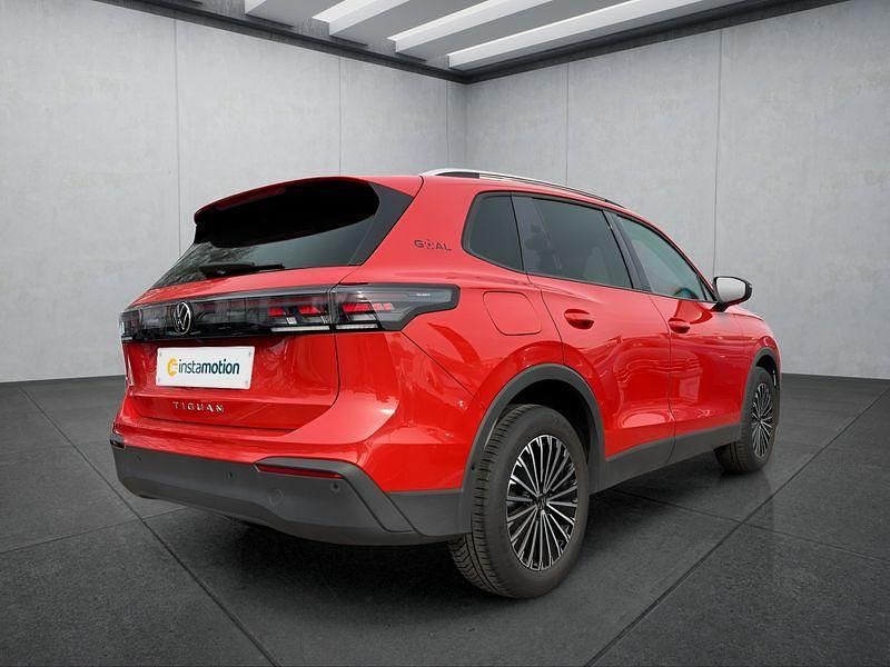 Gebraucht VW Tiguan 150 PS (110 kW) 2025 Rot SUV