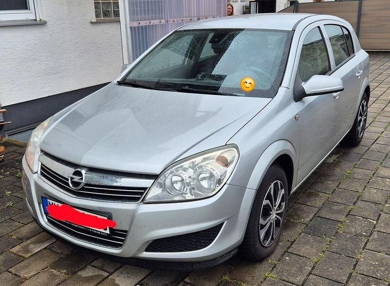 Grau Gebraucht 2009 Opel Astra Sport Limousine | 2.800 € (Fairer Preis) - Bild 1/4
