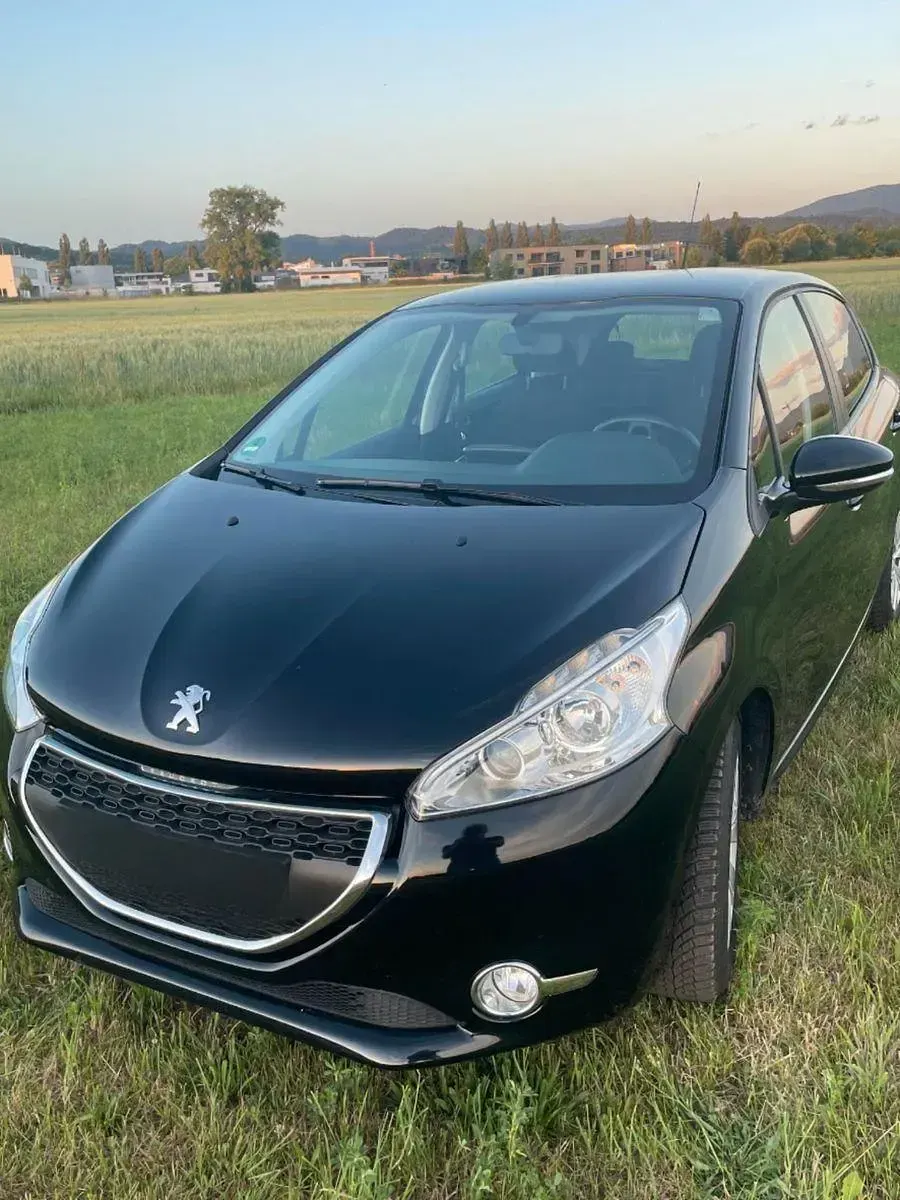 Gebraucht Peugeot 208 Active 82 PS (60 kW) 2015 Schwarz Kleinwagen