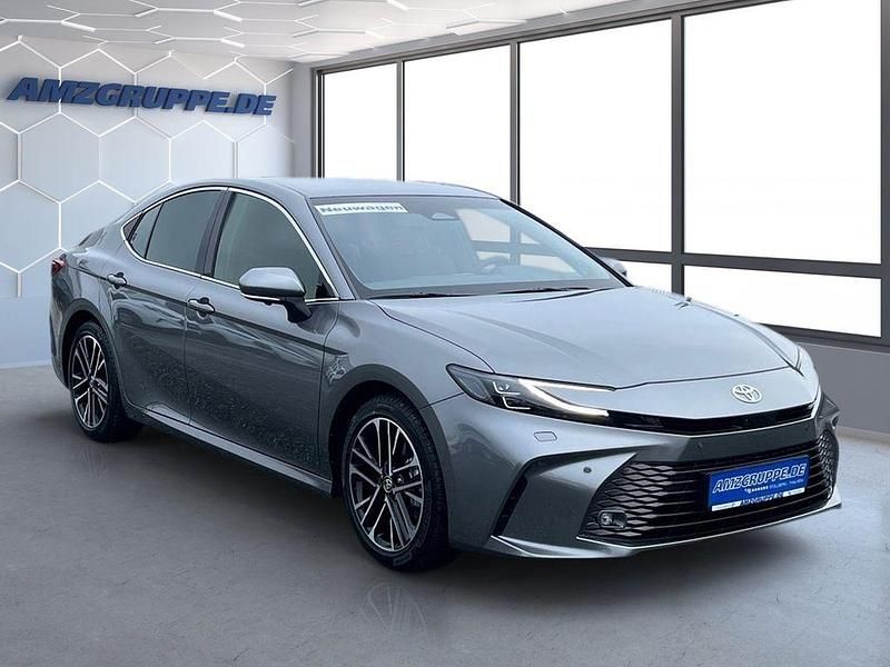 Neu Toyota Camry Executive 218 PS (160 kW) 2025 Platinum bronze met Limousine