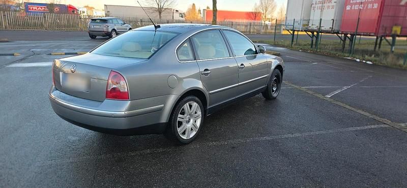 Gebraucht VW Passat 131 PS (96 kW) 2002 Grau Limousine