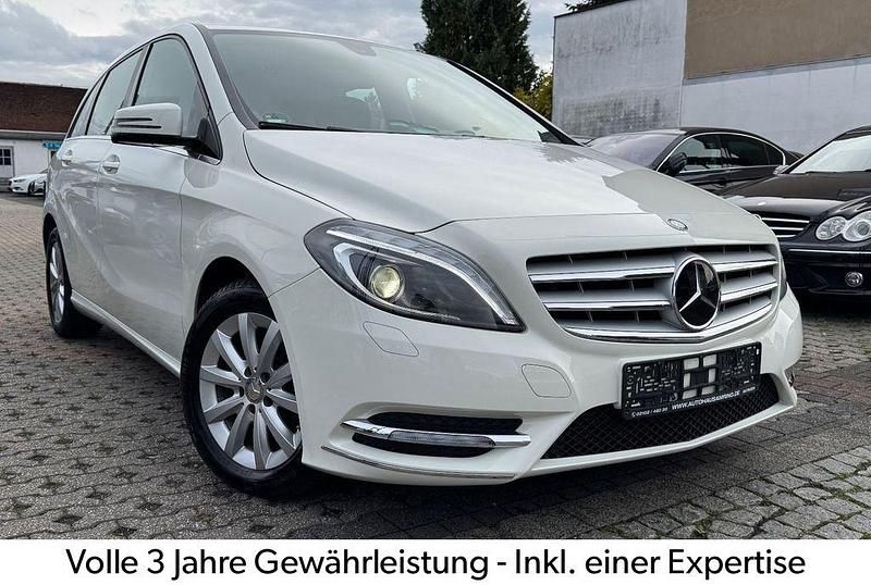 Weiß Gebraucht 2013 Mercedes B180 Van / Kleinbus | 10.698 € (Guter Preis) - Bild 1/4