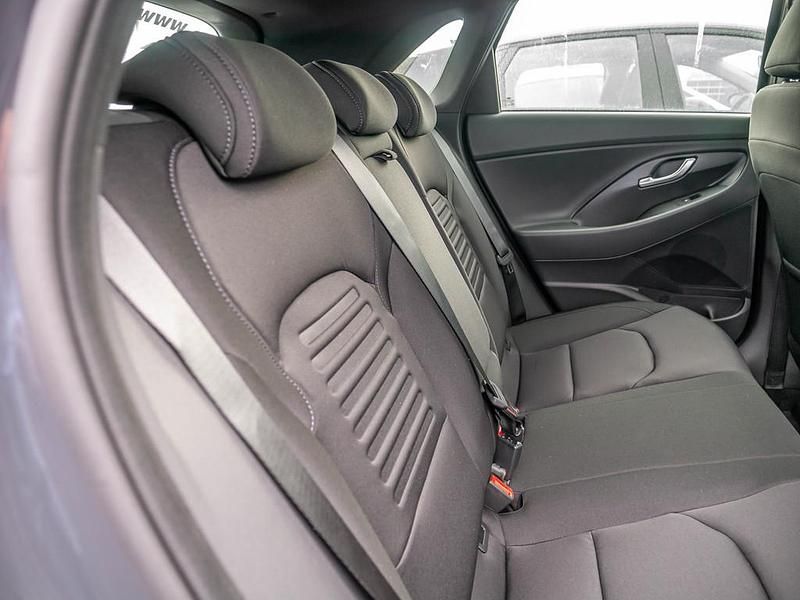 Gebraucht Hyundai i30 Advantage 101 PS (74 kW) 2024 Farbe: blau Limousine