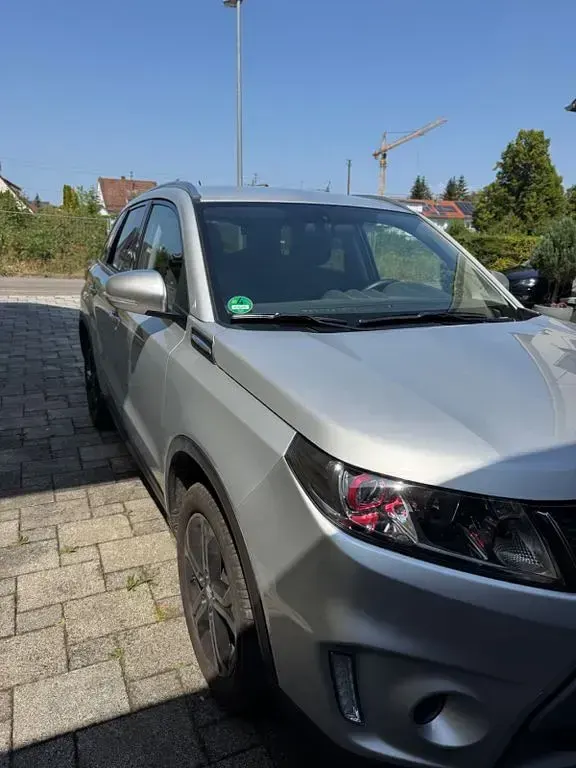 Gebraucht Suzuki Vitara 140 PS (102 kW) 2018 Silber SUV