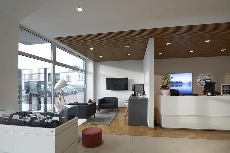 Gebraucht Volvo EX40 Plus 300 kW (408 PS) 2025 Schwarz SUV