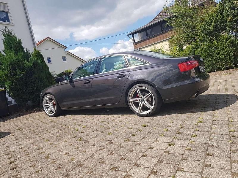 Grau Gebraucht 2014 Audi A6 Limousine | 23.000 € - Bild 1/4