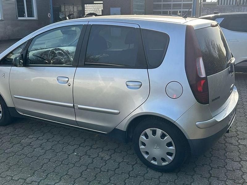 Gebraucht Mitsubishi Colt Inform 95 PS (69 kW) 2008 Silber Van / Kleinbus
