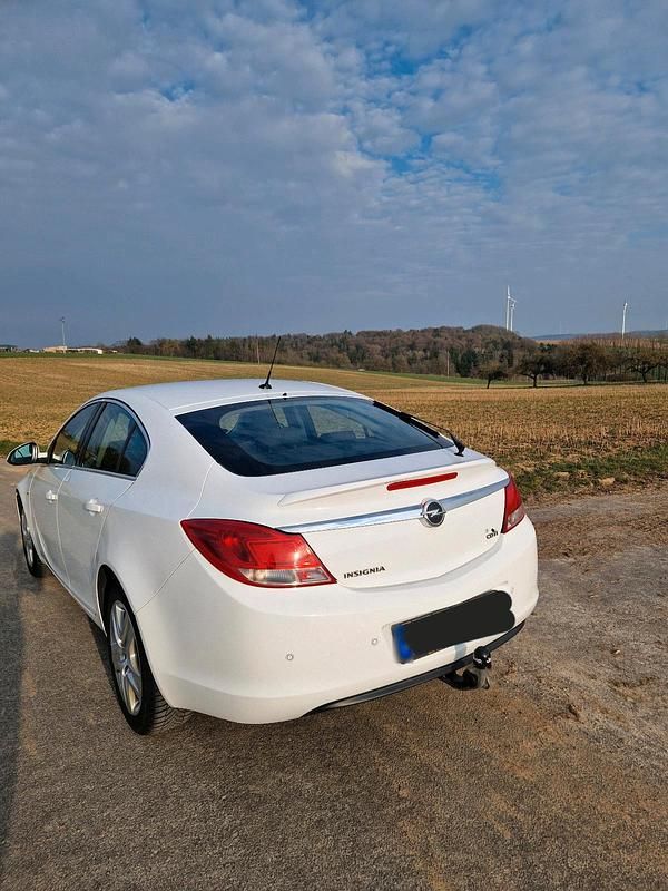 Gebraucht Opel Insignia 130 PS (95 kW) 2013 Weiß Limousine