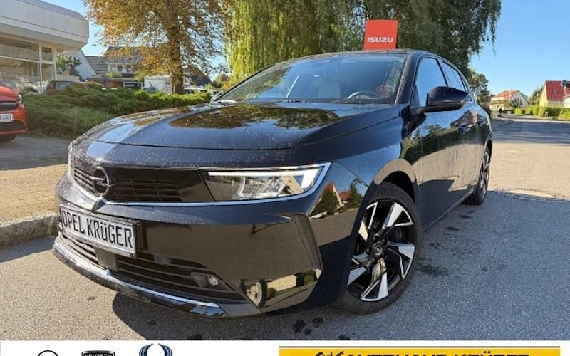 Gebraucht Opel Astra Elegance 131 PS (96 kW) 2022 Diamant schwarz/karbon schwarz (metallic) Limousine