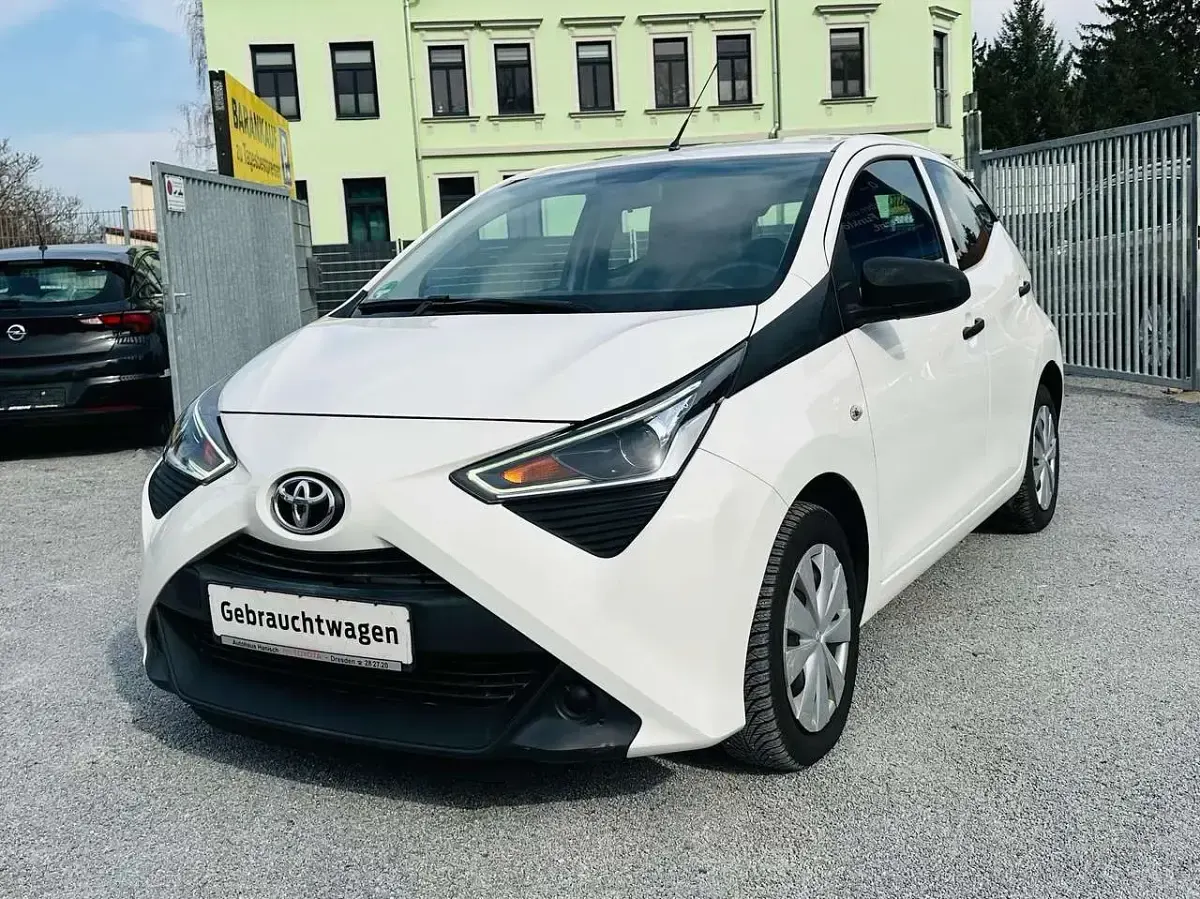 Gebraucht Toyota Aygo 72 PS (52 kW) 2021 Pianosaweiß Kleinwagen