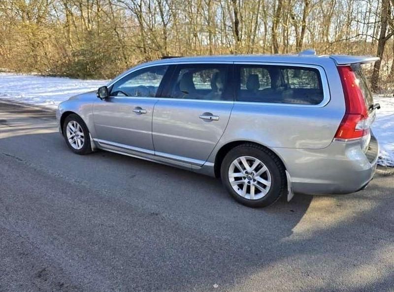 Gebraucht Volvo V70 Summum 181 PS (133 kW) 2015 Silber Kombi