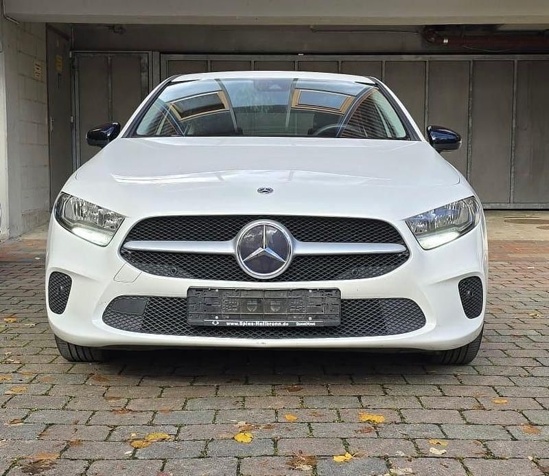 Weiß Gebraucht 2022 Mercedes A200 Limousine | 22.500 € (Fairer Preis) - Bild 1/4