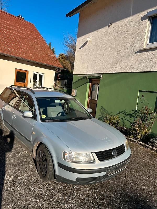 Gebraucht VW Passat 101 PS (74 kW) 1999 Silber Kombi