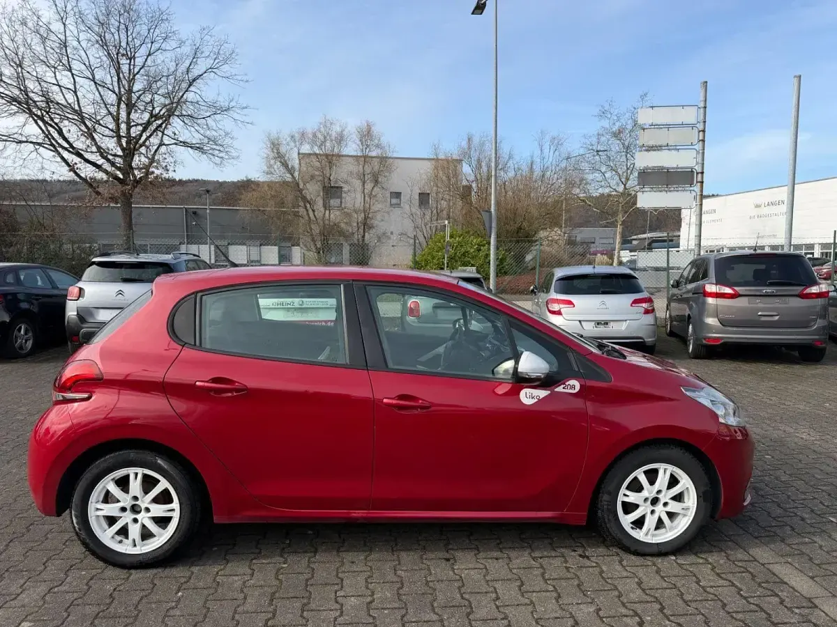 Gebraucht Peugeot 208 68 PS (50 kW) 2017 Rot Kleinwagen