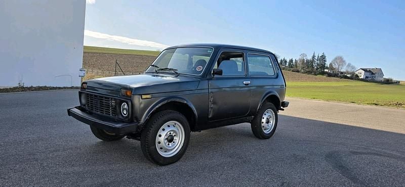Gebraucht Lada niva 83 PS (61 kW) 2009 SUV