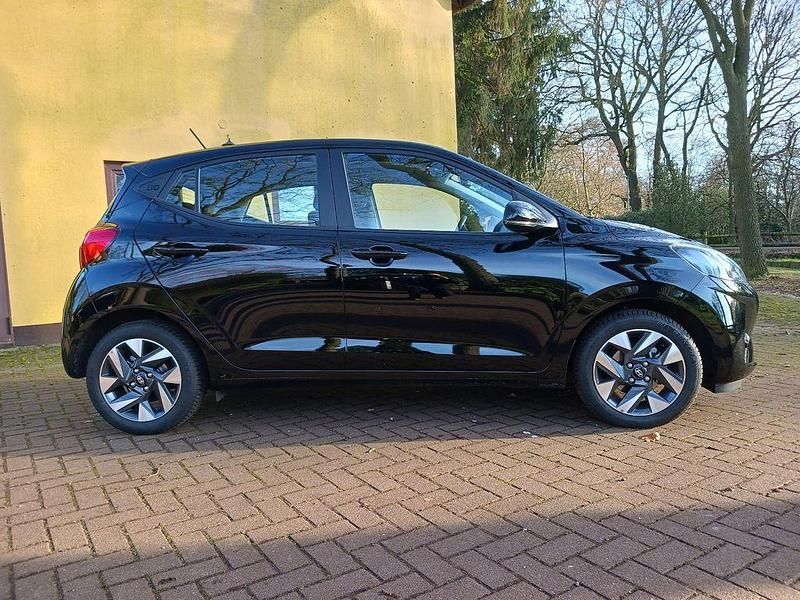 Schwarz Gebraucht 2024 Hyundai i10 Trend Kleinwagen | 14.890 € (Superpreis) - Bild 1/4