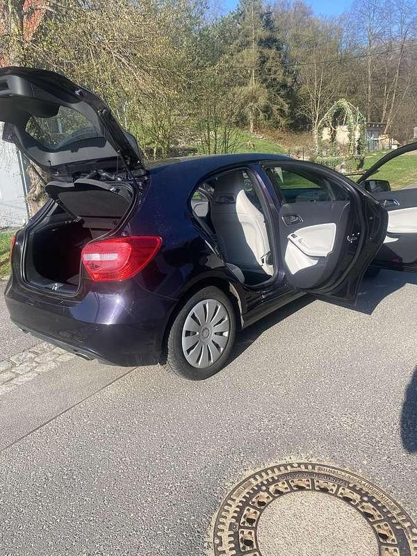 Gebraucht Mercedes A180 116 PS (85 kW) 2013 Kleinwagen
