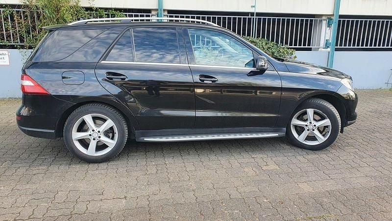 Gebraucht Mercedes ML350 258 PS (189 kW) 2014 Schwarz SUV