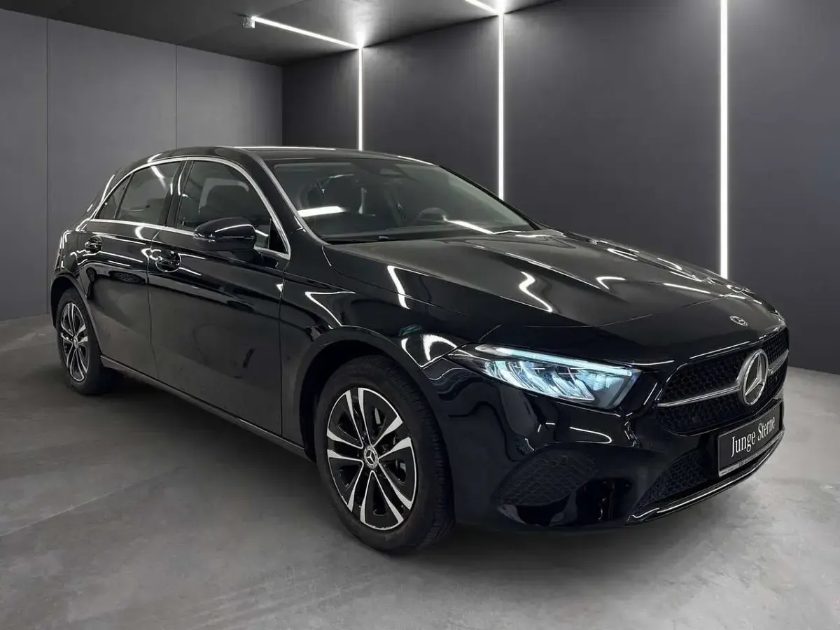 Gebraucht Mercedes A250 Progressive 218 PS (160 kW) 2025 Lack kosmosschwarz Limousine