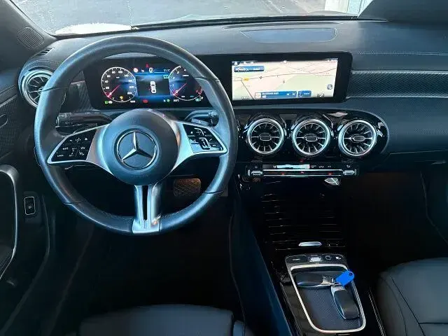 Gebraucht Mercedes CLA180 Progressive 136 PS (100 kW) 2025 Schwarz Coupé