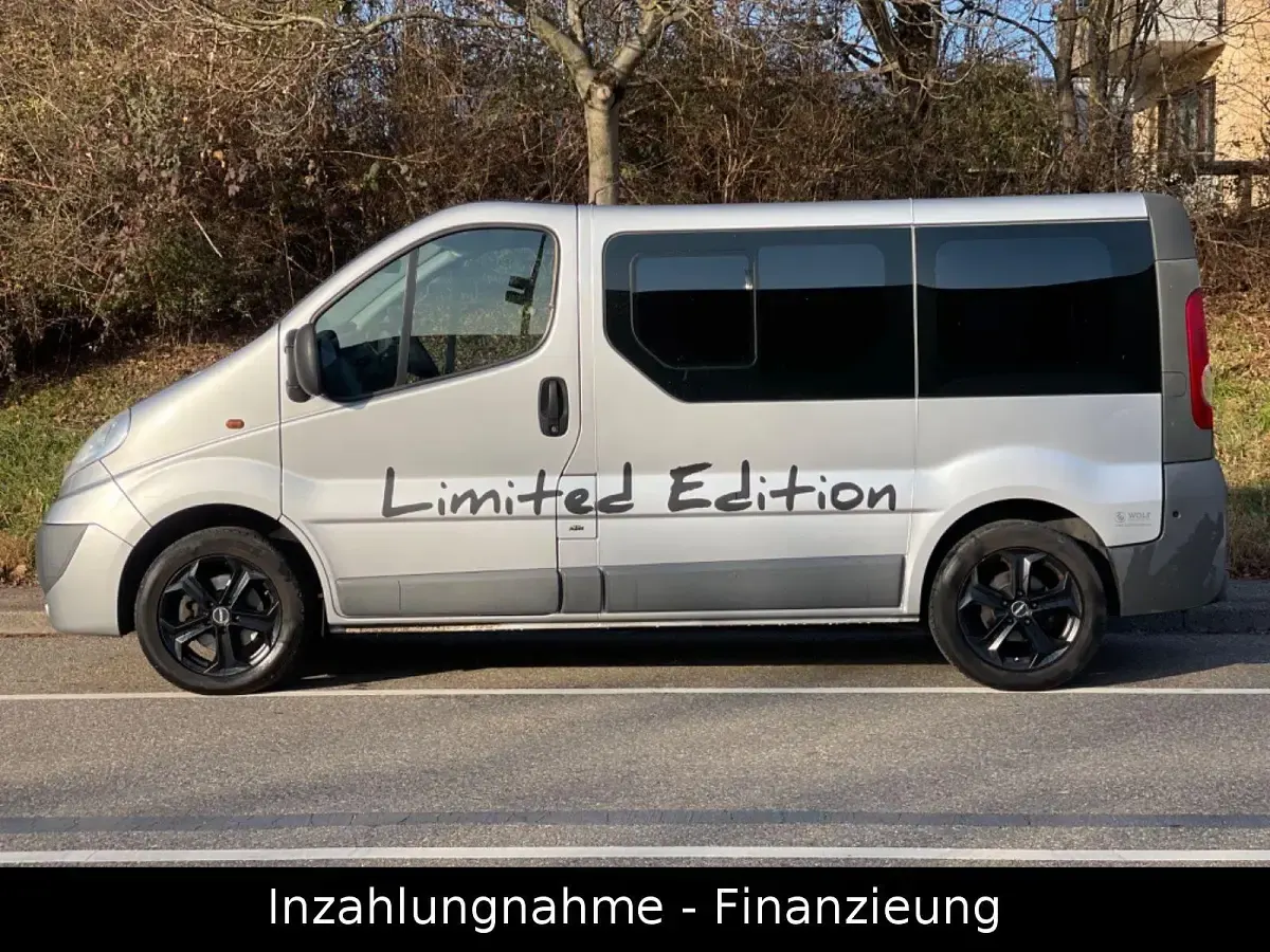 Gebraucht Opel Vivaro 114 PS (83 kW) 2012 Grau Van / Kleinbus