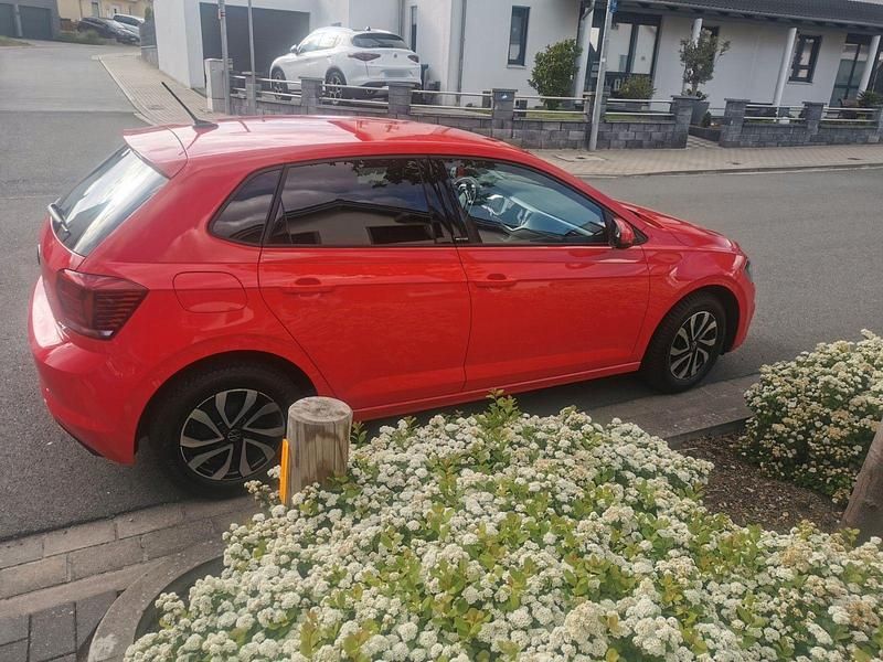 Gebraucht VW Polo Active 90 PS (66 kW) 2021 Rot Kleinwagen
