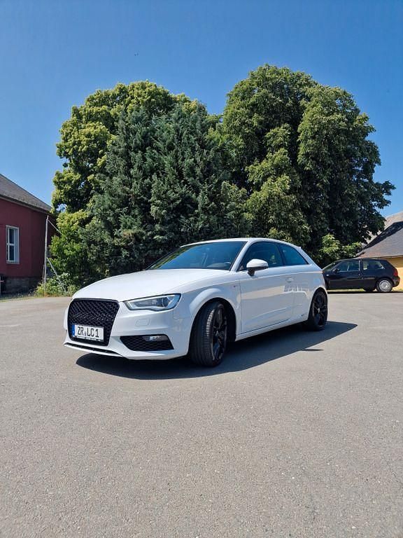 Weiß Gebraucht 2013 Audi A3 S-Line Limousine | 8.850 € (Fairer Preis) - Bild 1/4