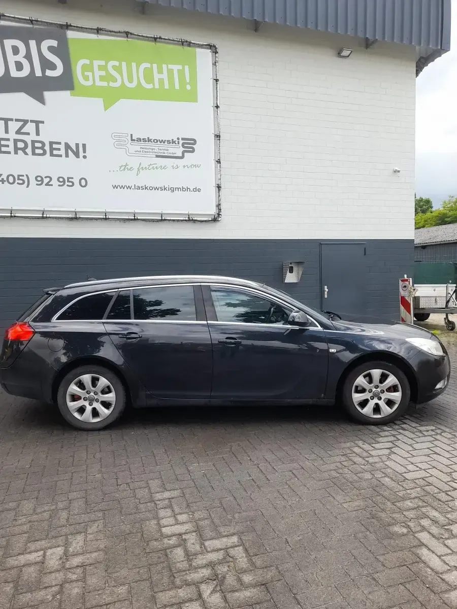 Gebraucht Opel Insignia 160 PS (117 kW) 2011 Schwarz Kombi