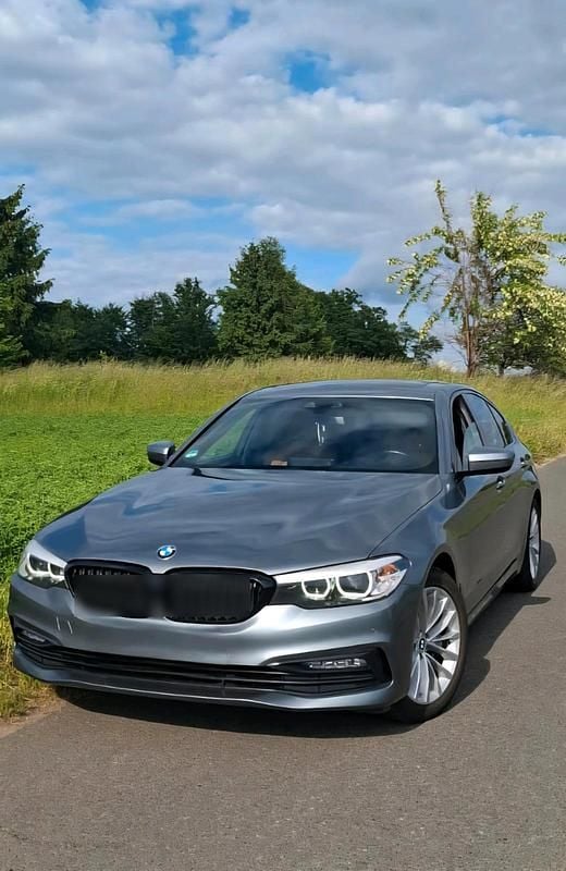 Grau Gebraucht 2018 BMW 540 Sport Line Limousine | 30.700 € (Etwas zu teuer) - Bild 1/4