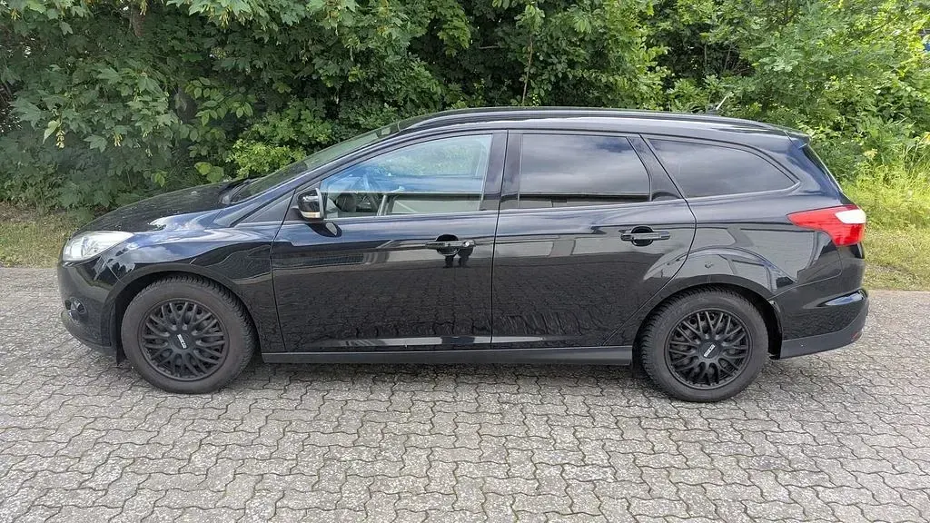 Gebraucht Ford Focus Trend 125 PS (91 kW) 2014 Schwarz Limousine